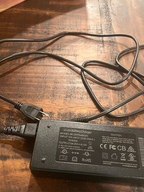 Genuine Li-ON Battery Charger